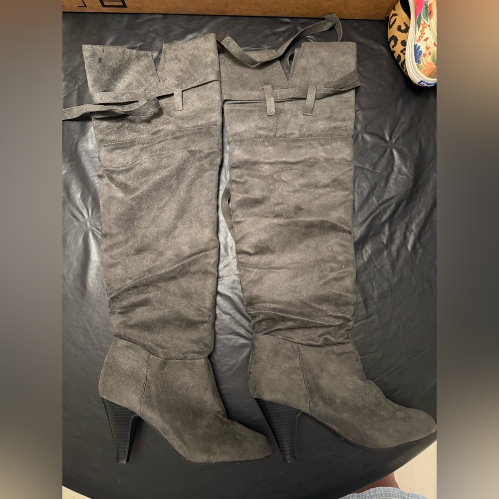 Elegant charcoal Grey Charlotte Russe Lexie Women's Knee-High Boots size 8